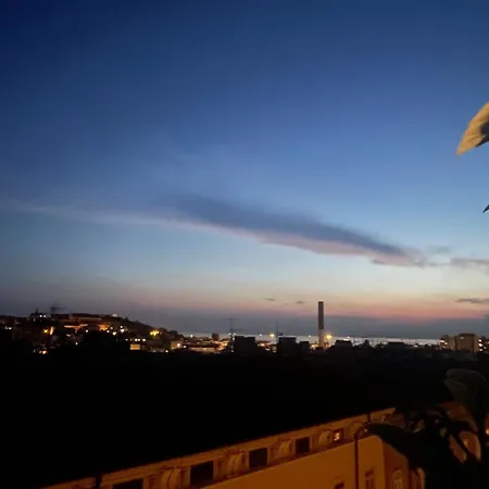 Piccola In Condiviso Con Terrazza Vista Mare, Shared Panzió Trieszt
